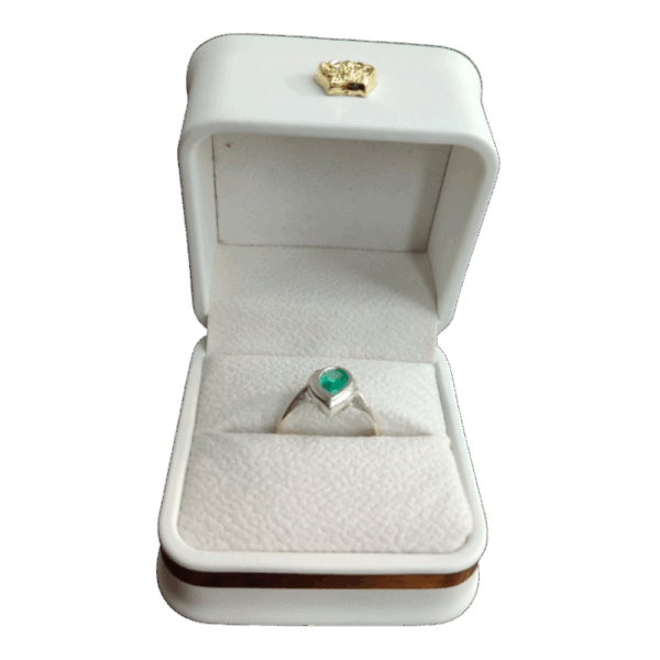 Anillo de plata con esmeralda Amatista