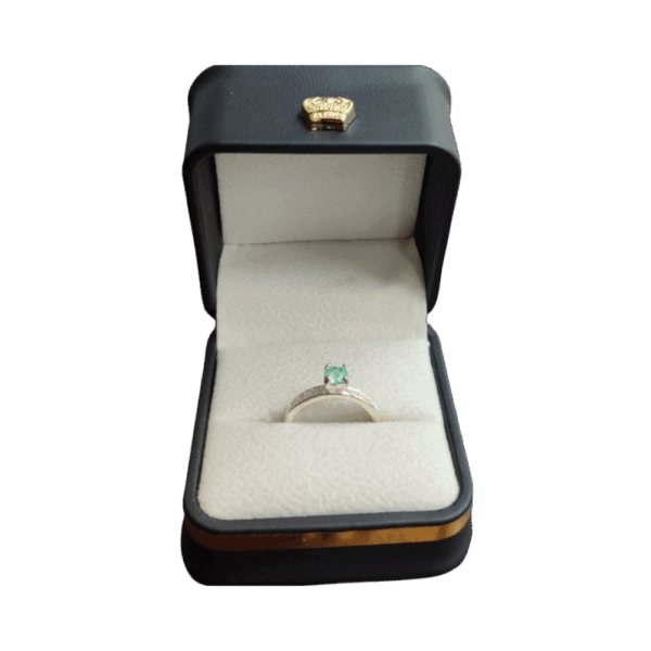 Anillo de plata con esmeralda Boreal