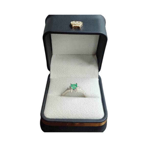 Anillo de plata con esmeralda Bruma