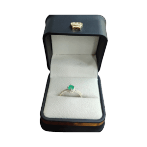 Anillo de plata con esmeralda Cáliz