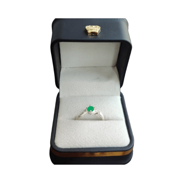 Anillo de plata con esmeralda Caricia