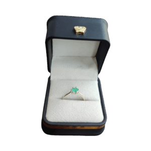 Anillo de plata con esmeralda Celeste