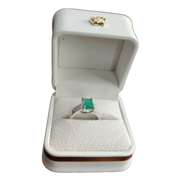 Anillo de plata con esmeralda Claridad
