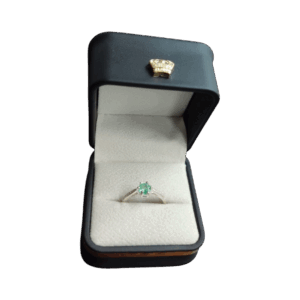 Anillo de plata con esmeralda Cumbre
