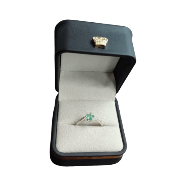 Anillo de plata con esmeralda Cumbre