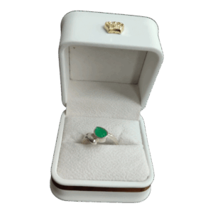 Anillo de plata con esmeralda Dalia