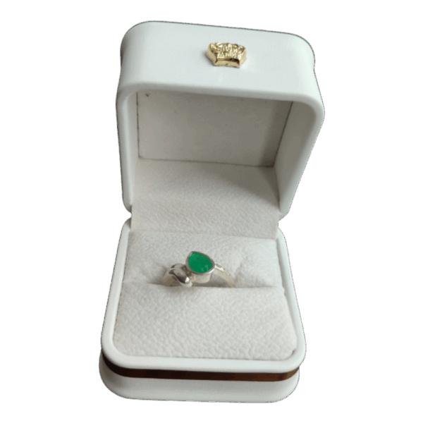 Anillo de plata con esmeralda Dalia