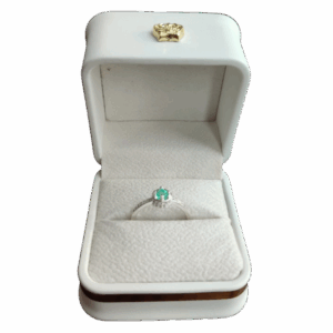 Anillo de plata con esmeralda Esencia