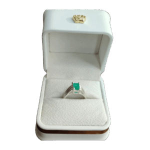 Anillo de plata con esmeralda Leve