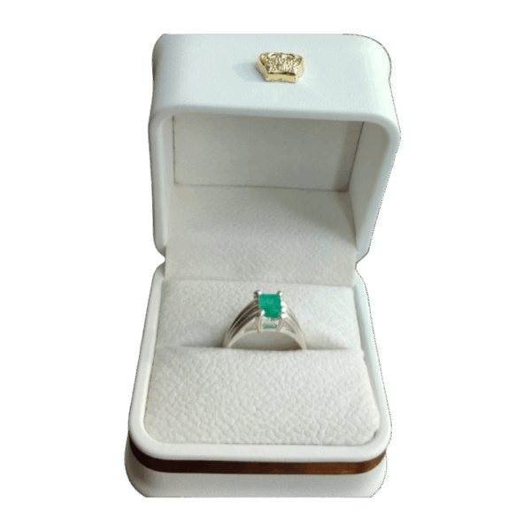 Anillo de plata con esmeralda Leve