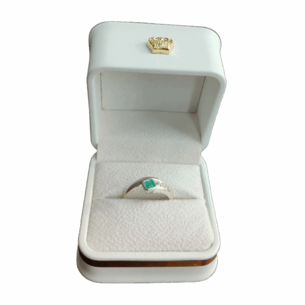 Anillo de plata con esmeralda Linde