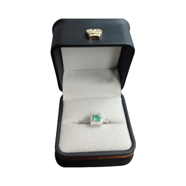 Anillo de plata con esmeralda Lirio