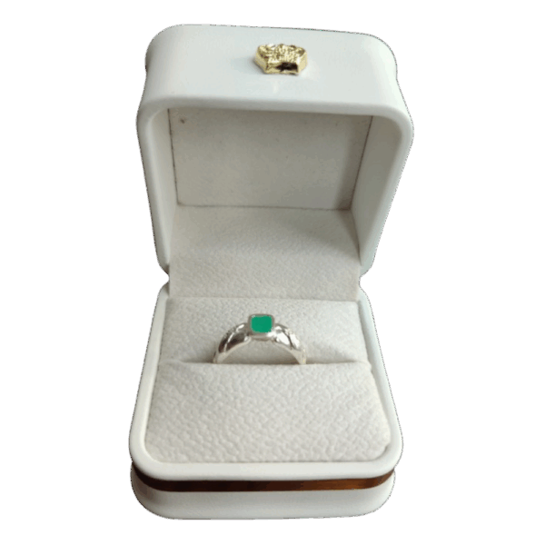 Anillo e plata con esmeralda Melodía