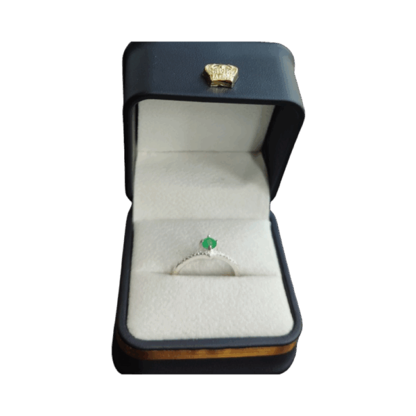 Anillo de plata con esmeralda Naciente