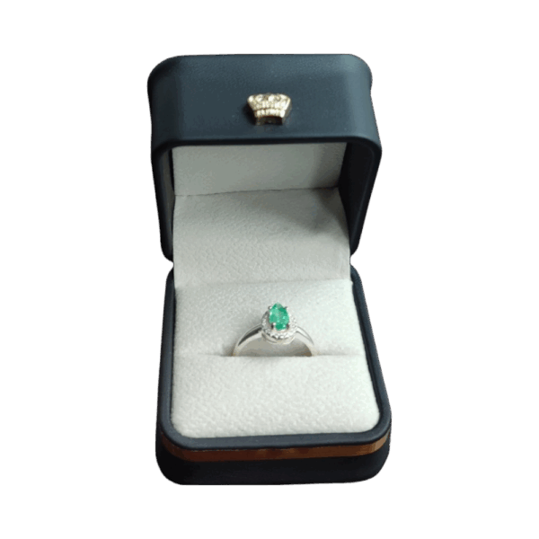Anillo de plata con esmeralda Nebulosa