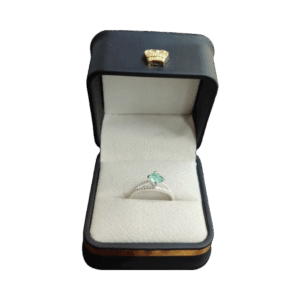 Anillo de plata con esmeralda Opalo