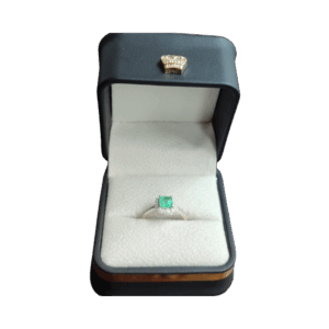 Anillo de plata con esmeralda Senda