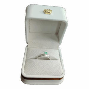Anillo de plata con esmeralda Sirena
