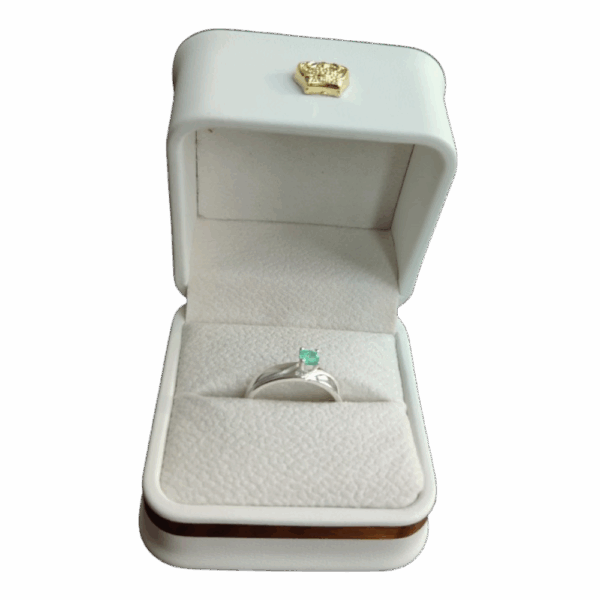 Anillo de plata con esmeralda Sirena