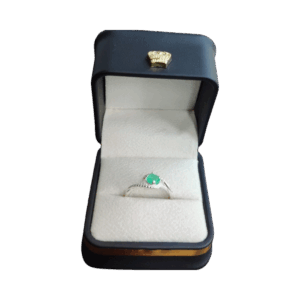 Anillo de plata con esmeralda Solaz