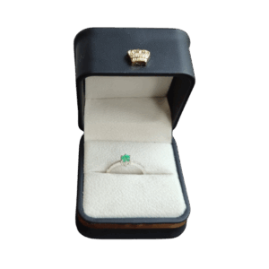 Anillo de plata con esmeralda Aurora