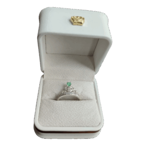 Anillo de plata con oro laminado 15 años esmeralda